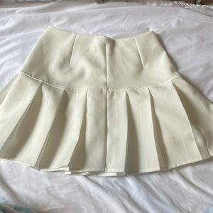 White pleated mini skirt